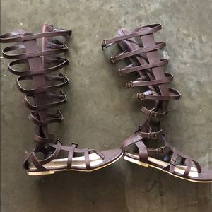 Very volatile gladiators